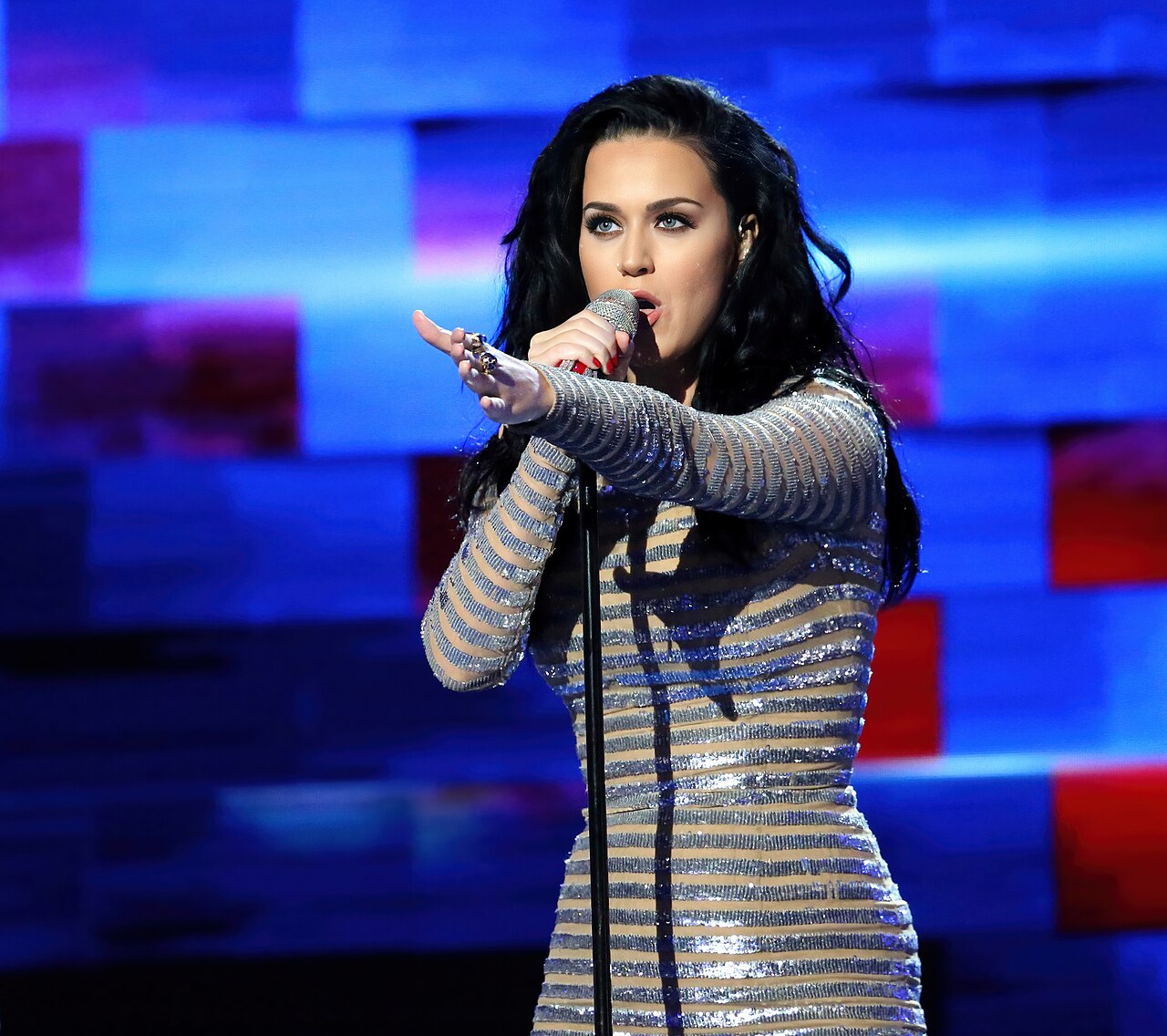 CONNOR STORRIE MATCHES KATY PERRY'S FACELESS MET GALA MOMENT WITH HILARIOUS PHOTO OP